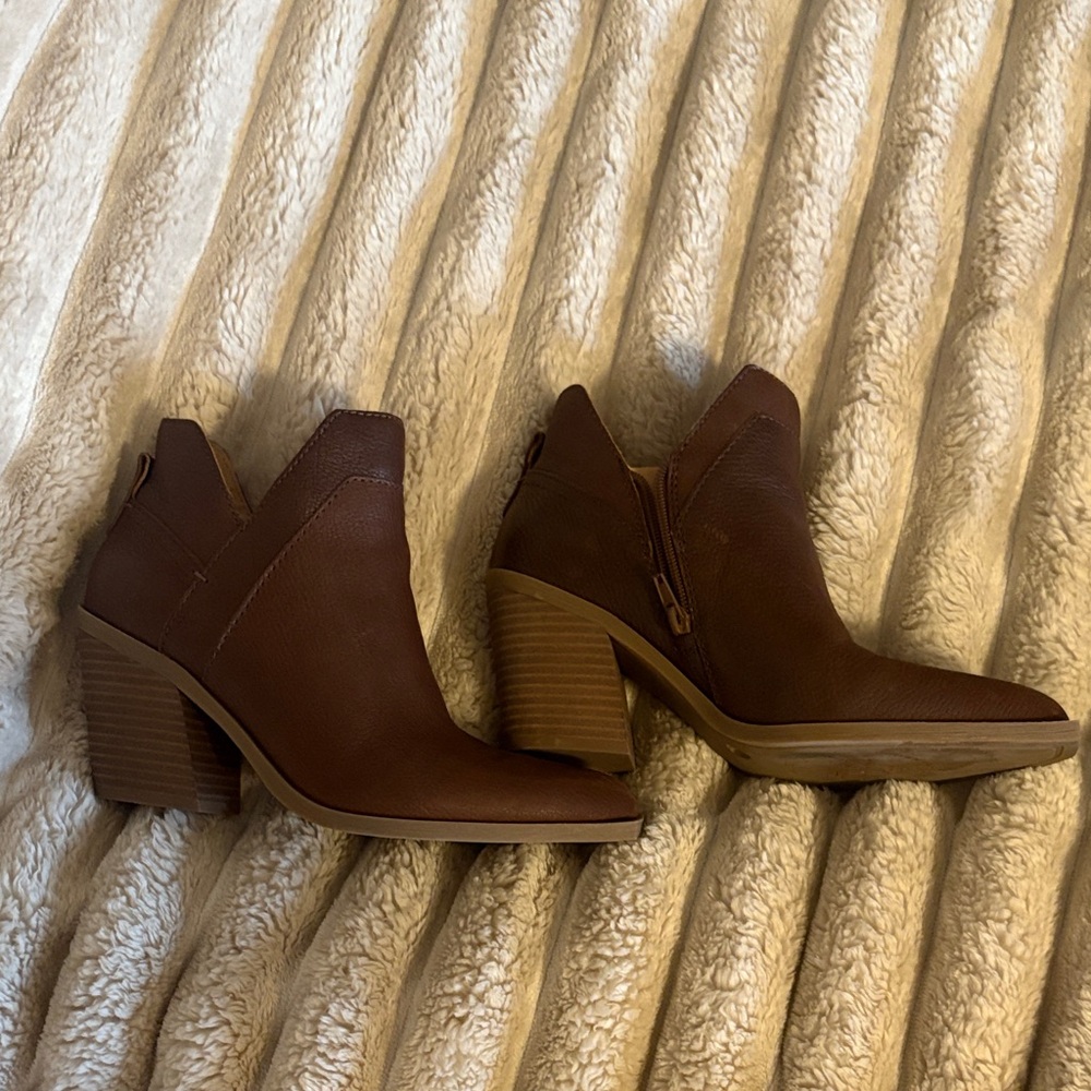Crown Vintage Ankle Booties
